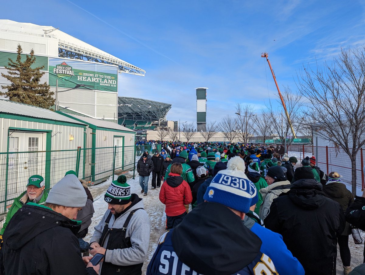 They ran out of beer at the tailgate. Line to get in where there might be some. #AmateurHour
