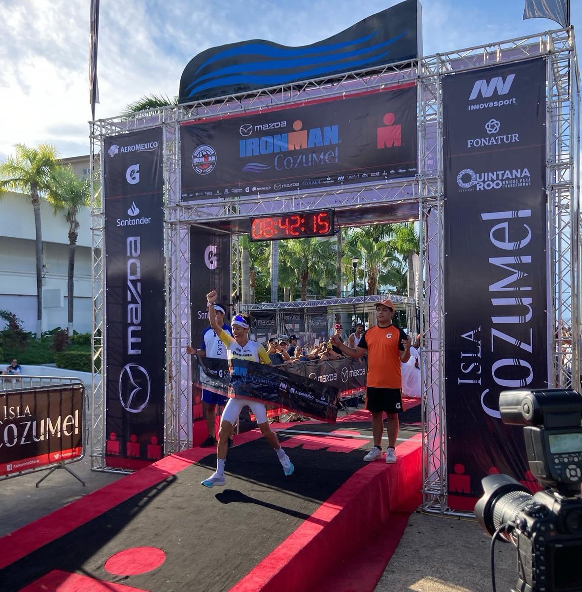 IMTrinews's tweet photo. Gurutze Frades 🇪🇸 (8:40:47) winner at Ironman Triathlon Mexico
🏊🏽 3.8km - Swim 51:37
🚴🏾 180km - Bike 4:50:02
🏃🏽♂️ 42.2km - Run 2:54:53
📸 @gurutzeFrades
🏊🏼♂️3.8km 🚴🏻♂️180 km🏃🏼♂️42.2km
#imtrinews #im703wc #immexico #ironman #Triathlon #Triathlete #swimbikerun #imcozumel #immx https://t.co/O3yZUYPPnU