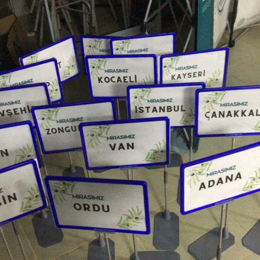 SunaDurmaz's tweet photo. Mirasımız Der"Anadolu Kudüs Elçileri"kampına 19 il ve Berlin'de gönülĺü olarak faaliyet yapan hanımlar katıldı.Kamp öncesinde bir gurup, Üsküdar Kudüs Han'da yazar Zahide Kor ile buluşup sohbet ettikten sonra yayınlarımızdan Mektebi Aksa defteri ve Kudüs kitabımızı hediye ettiler https://t.co/d9huLI84kg