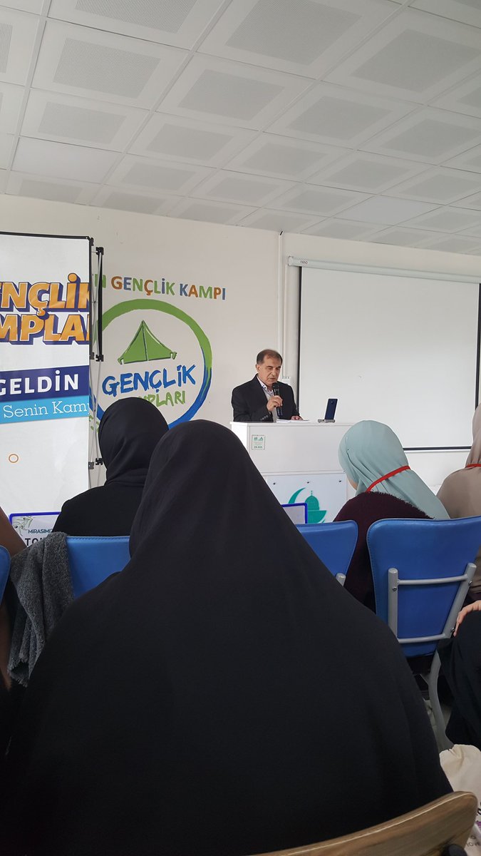 SunaDurmaz's tweet photo. Mirasımız Der"Anadolu Kudüs Elçileri"kampına 19 il ve Berlin'de gönülĺü olarak faaliyet yapan hanımlar katıldı.Kamp öncesinde bir gurup, Üsküdar Kudüs Han'da yazar Zahide Kor ile buluşup sohbet ettikten sonra yayınlarımızdan Mektebi Aksa defteri ve Kudüs kitabımızı hediye ettiler https://t.co/d9huLI84kg