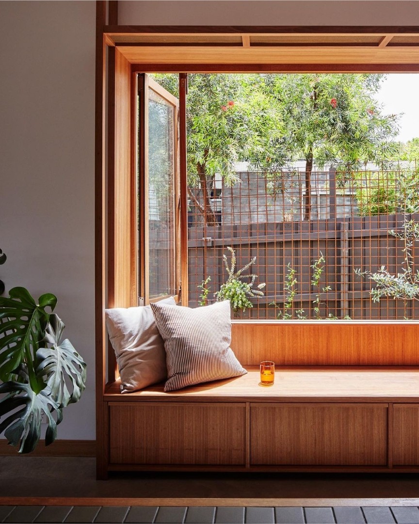 West Bend House by #mrtnarchitects + #braveneweco features a narrative of shared and intimate spaces to the palette of texture and colour and a backdrop of gardens and courtyards ✨

emmakatewilson.net/new

📷 @peterbbennetts