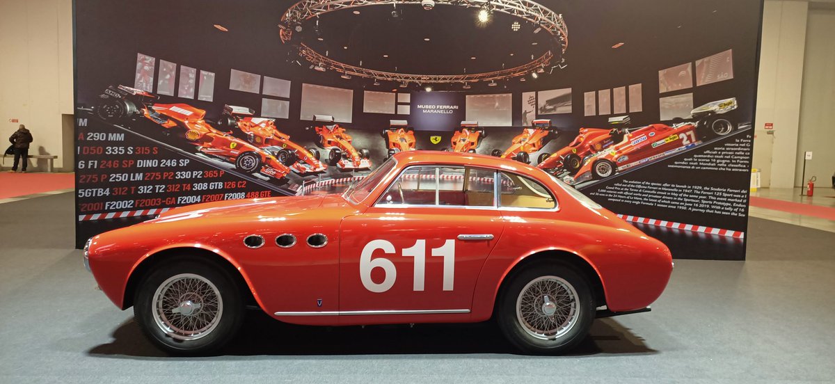 semanalclasico's tweet photo. Hoy nos hemos pasado por Milano Autoclassica: #autoclassica #milano https://t.co/6vXfCynjUy
