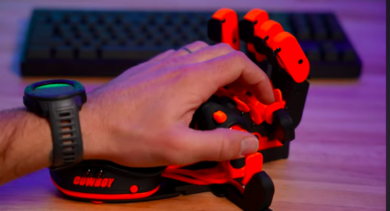 KIMorSEAN's tweet photo. A reimagining of the 90s DataHand, this is an interesting piece of gaming tech for keyboard/mouse users that @TechSpaceCowboy breaks down pretty well. @Azeron_Keypad  The Azeron Cyborg Keypad: https://t.co/rgMCLaSeyI https://t.co/QGPzRDdZKP