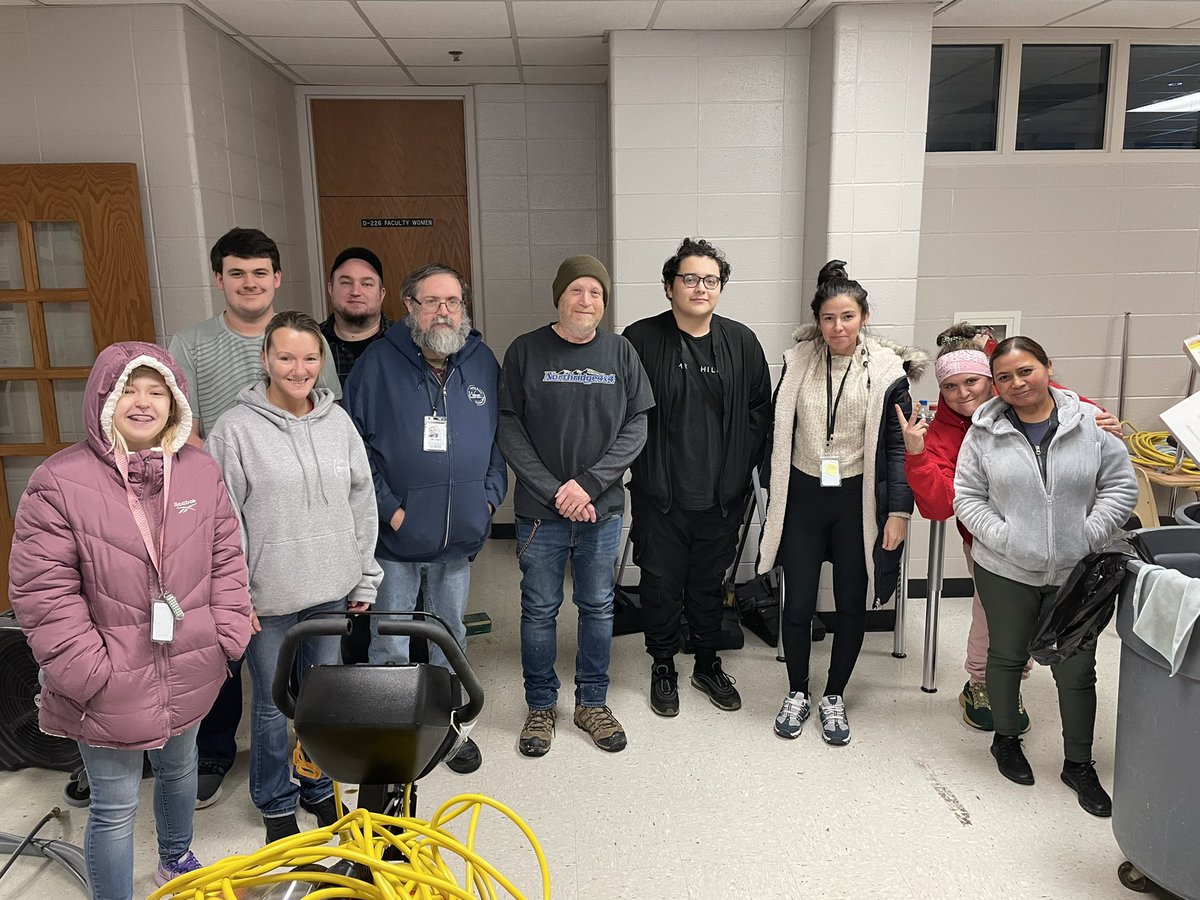 dahoffert's tweet photo. @WCS_District has amazing employees. A coil broke in a mechanical room causing flooding. Stopped by with pizza to say thank you and see if they needed anything else. All they wanted to tell me was thanks for the team and equipment! Thankful for Vince and his team! #wcsmission https://t.co/VjzQHnKgOi