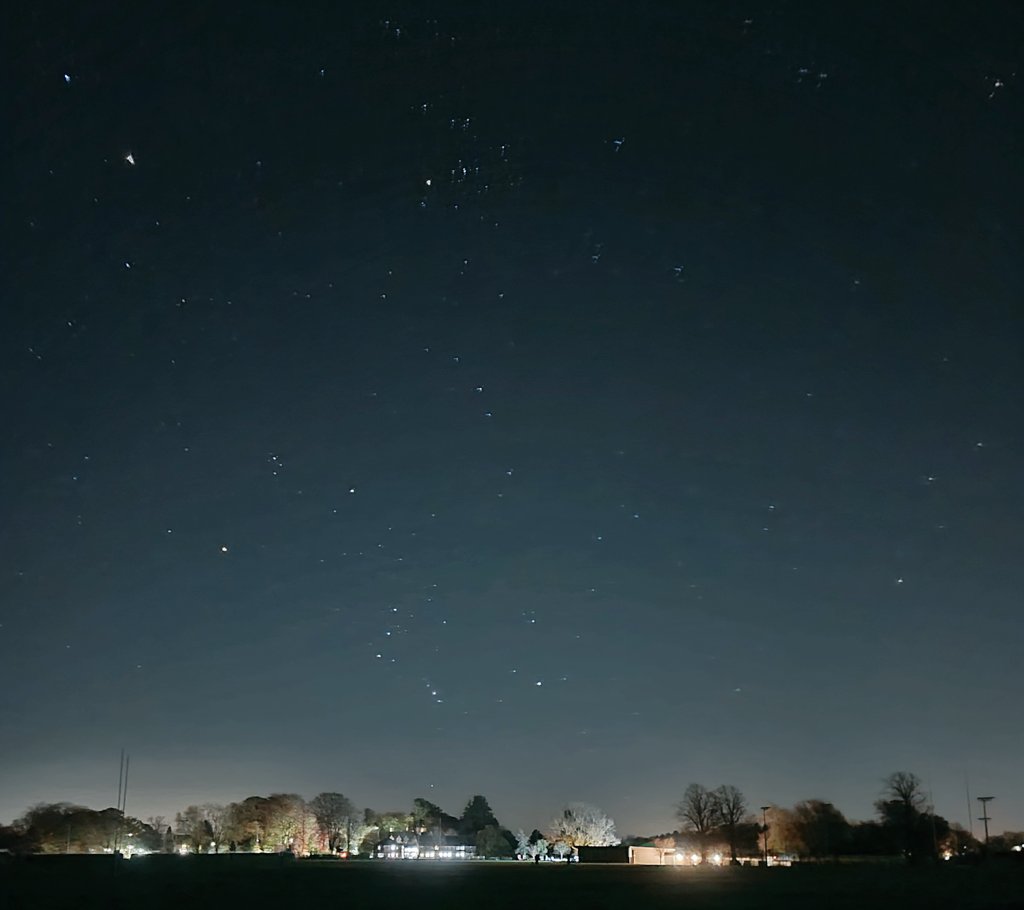 DrDavidBoyce's tweet photo. With one last dog walk, leave-out weekend concludes with the boarders returning to school. Orion is rising over the middle field. Planet Mars is shining down with a confident red glow. A frost is forming on the grass and I can't feel my fingers. #GlovesNeeded #iloveboarding https://t.co/VBJv0DEs0N