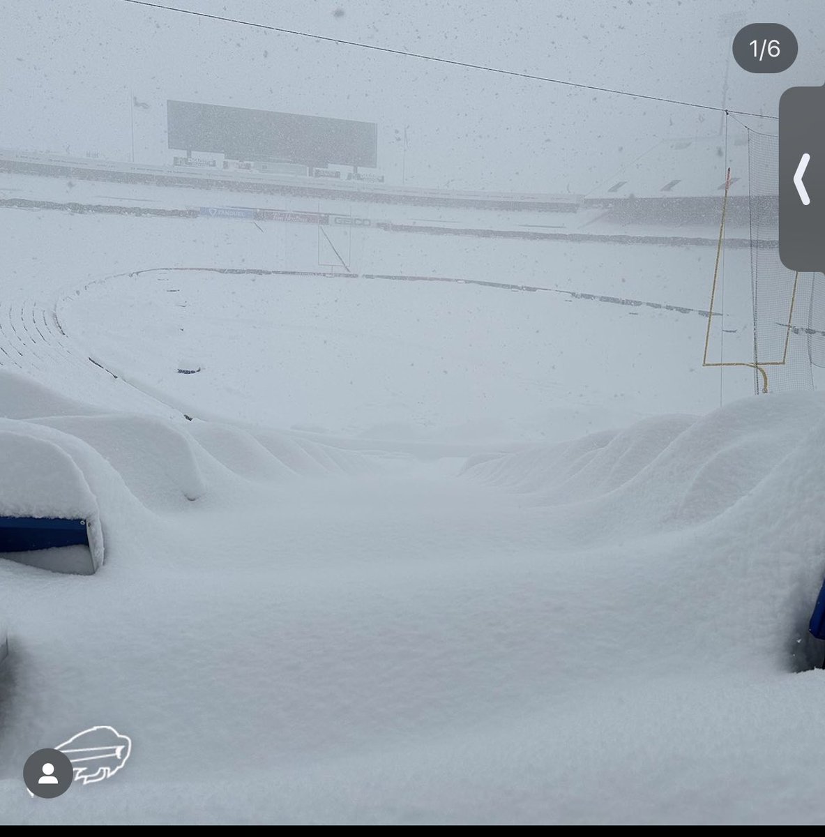 _JasmineNadia's tweet photo. Man shout out to @Lions for letting us  use their field!!! 1 Bills Drive is looking crazzzyyy 😩 #BillsMafia https://t.co/PTddfmTzaq