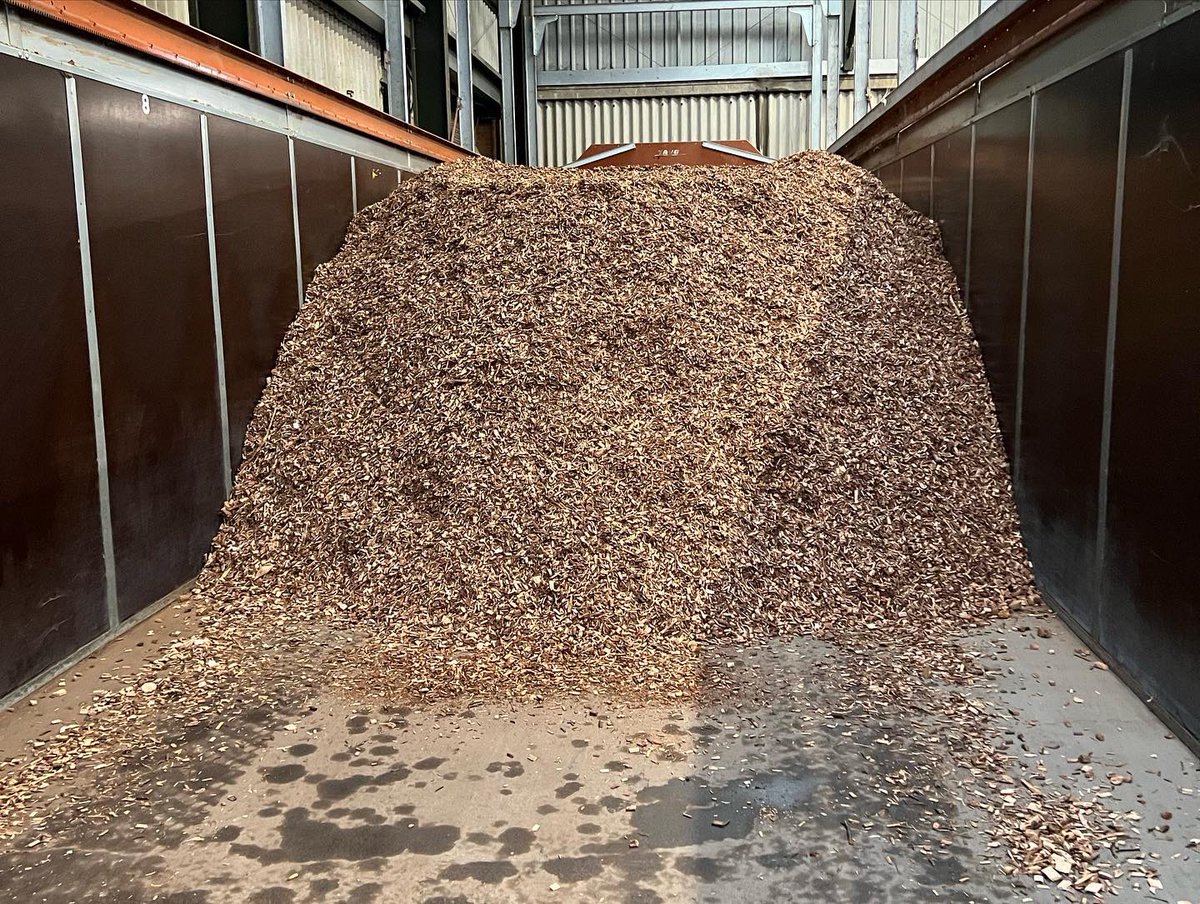 EnergyCropsUK's tweet photo. ECC currently suppy clean virgin, uniform wood chips 🪵 produced and growen locally by 🇬🇧 farmers at  5  different moistures levels to 5  different end markets. 

Get in touch let us know what you need…. We will do our best to help…….

BSL and Woodsure approved. 😀 https://t.co/BNuI7iYqy1