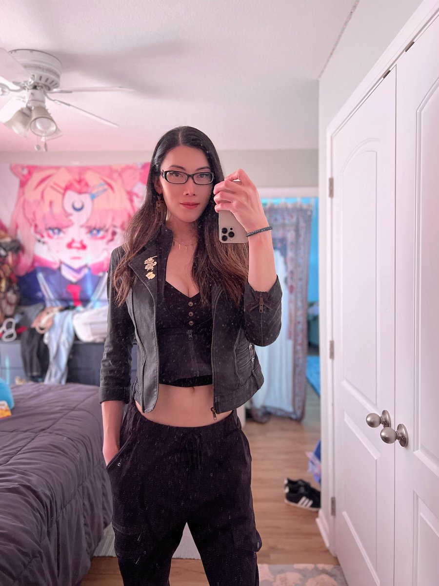 Cosmosnaut's tweet photo. Anyone want to come work out with me? 👉👈 https://t.co/ouOYvHxXBy