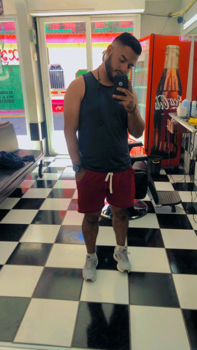 marktinez189's tweet photo. Esos milagros del barbero
#jutiapa #guatemala #cunadelsol #beardmen #loveislove #lovetome #20Noviembre #beardporn https://t.co/3J3R8NMKBs