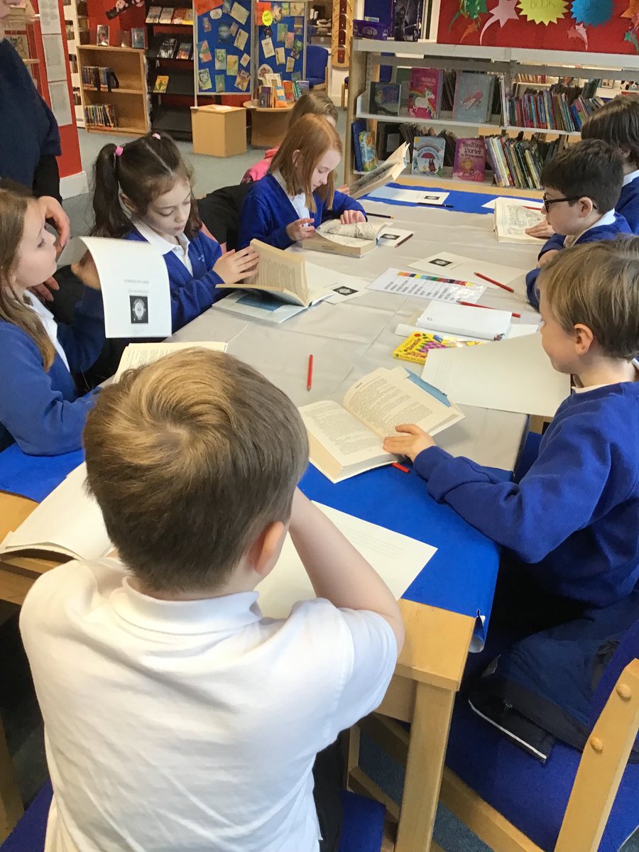 TCSoaRC's tweet photo. Speed booking with Mrs Ruse’s class! 📕 📚 well done LRC! https://t.co/r00YxNYjVb