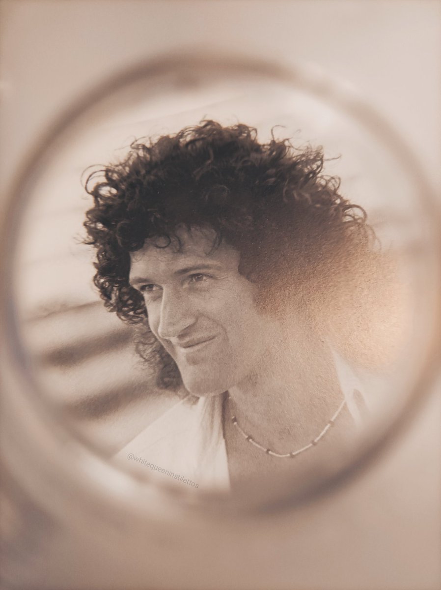 MayWhiteQueen's tweet photo. Happy May-photography day with these pictures I took from "Queen in 3D" 🤍
✨TAGS: @DrBrianMay | @londonstereo
🌸TAGS: #brianmay #queen #queenin3d #stereoscopy https://t.co/OZ8WNJ5voI