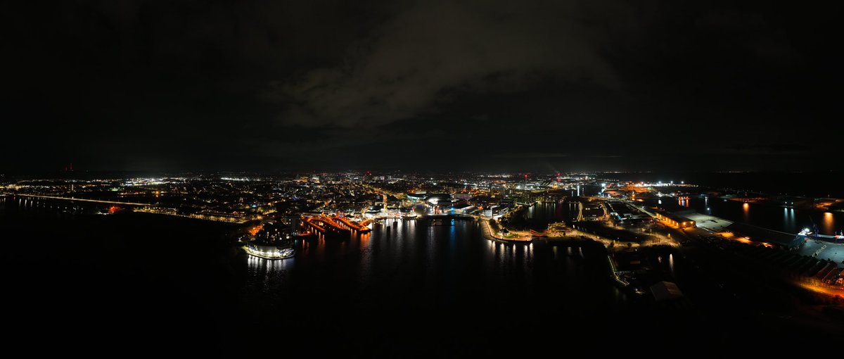 Night shot of the bay… Mavic 3 is incredible with low lighting.
City on smoke…

🕹🚁👨🏻‍💻🕹