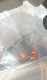 ContactoHoy's tweet photo. 🔥 Reportan choque frontal en la supercarretera Durango- Mazatlán.

Durango.- Se reporte fuerte choque frontal entre dos camiones, mimos que se incendian, el momento se tiene reporte de dos lesionados quemados.

El cierre total se registra a la altura del km 172. https://t.co/gSiTNJhcHV