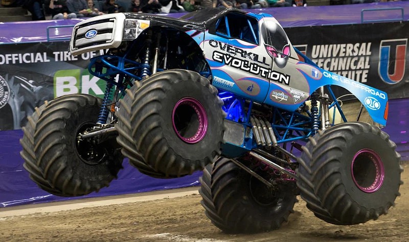 RyanMcMillin10's tweet photo. Overkill Evolution then vs now
#OverKillEvolution
#MonsterJam https://t.co/j9ClDy1l00
