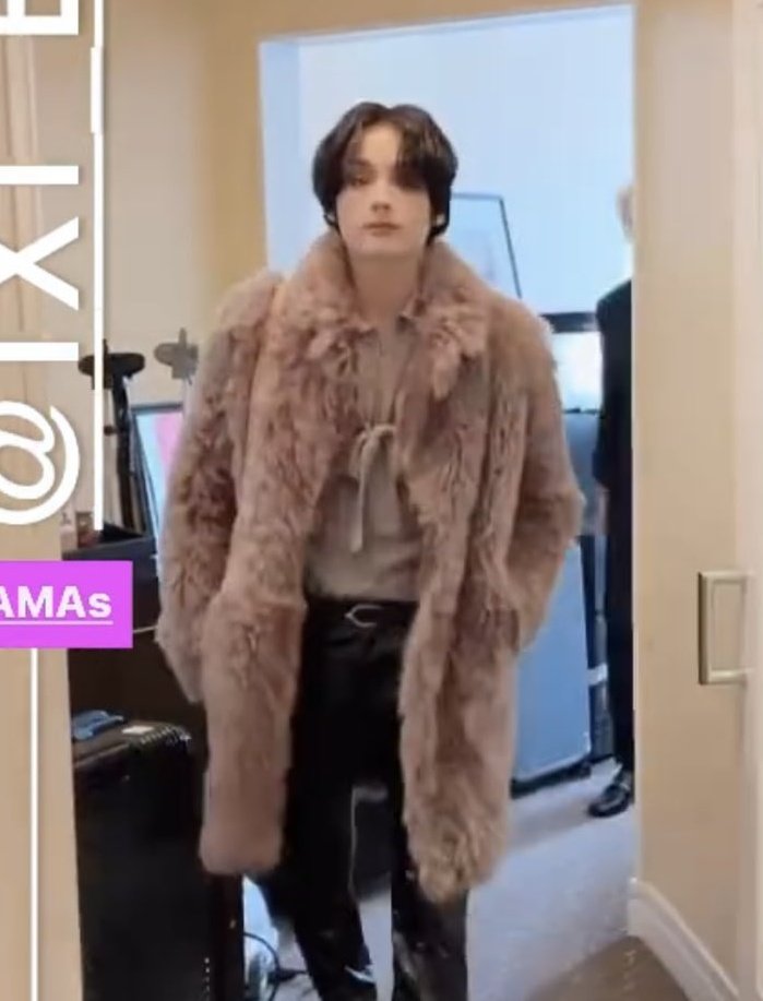 dailyhueningie's tweet photo. HUENING KAI OUTFIT FOR TODAY'S RED CARPET AT AMAs

I’m voting for TOMORROW X TOGETHER (@TXT_members) for Favorite K-Pop Artist at the #AMAs https://t.co/14APuX7dVU