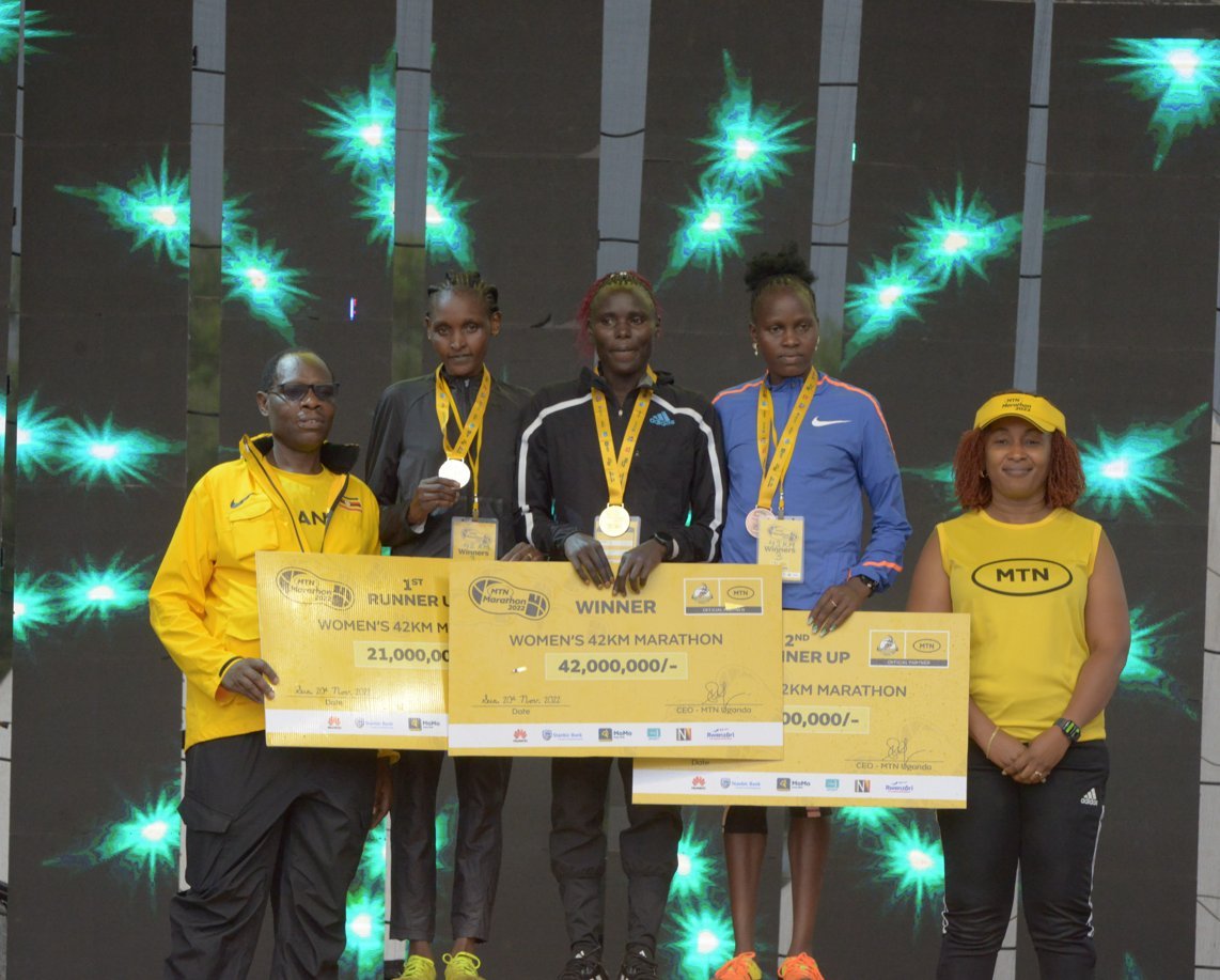ChimpReports's tweet photo. Winners of 17th edition of the #MTNMarathon2022 that concluded yesterday, Sunday 20th November 2022 at the Kololo grounds received cheques from the @mtnug CEO @sylmulinge.
#ChimpReportsNews @mtnug #RunForBabies
https://t.co/gpD2ZpnhaC https://t.co/eIU2c0MTZl