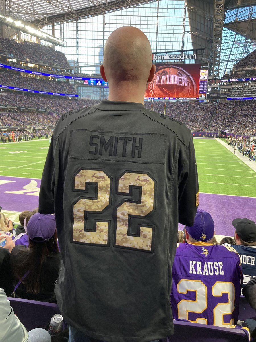 AdvanceFirstAid's tweet image. Anyone know this guy? He’s a stander.