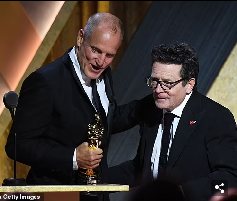 SophieCaligirl's tweet photo. As Harry & #Harryswife are out buying their phony awards, Hollywood's A-list turned out to present honorary Oscars at the Governors Awards. The 'Humanitarian Award' went to Michael J. Fox for his work with his Parkinson Foundation with more than $1bn of research projects to date! https://t.co/Z0VtPPMTtT