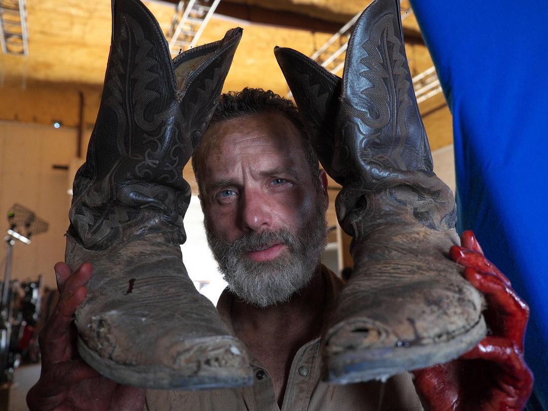 AndyLincolnNews's tweet photo. #TheWalkingDead Final Episode TONIGHT!

The story comes to an end.

#RickGrimes 
#AndrewLincoln

📸 Gene Page https://t.co/3mFc21a2EC
