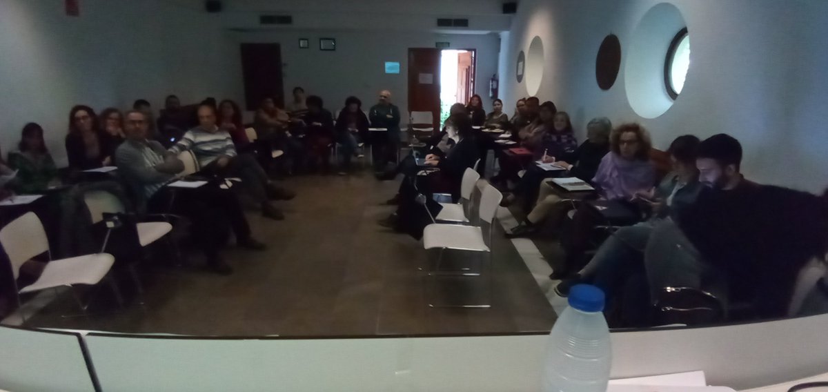 josemanugb's tweet photo. @Resclima_edu Panorámica general de l@s asistentes #Resclima https://t.co/d6uhHUZ856