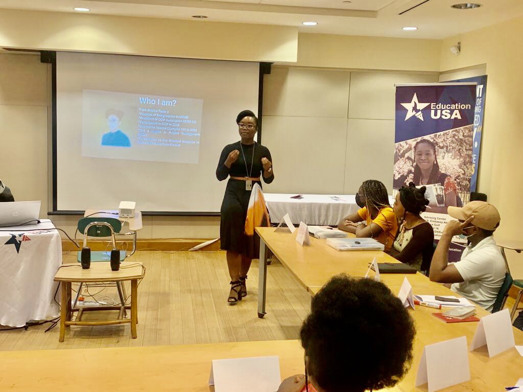 BeingIvorian's tweet photo. Retour en images sur la session de formation portant sur l’engagement civique organisée par EducationUSA en partenariat avec Being Ivorian. 
La session s’est tenue le mardi 08 novembre 2022 à l’ambassade des États Unis Abidjan. 

#beingivorian #beinginspired #civ https://t.co/qM0MYRFQNb