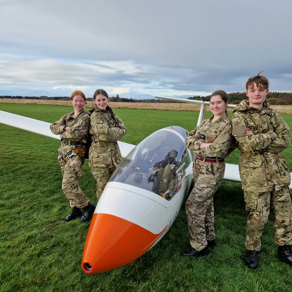 Some of our guests travel long distances, including this great bunch from 1990 (Ellon) Squadron. We can tell they enjoyed their glider induction flights, as did we! ✈️ 
A special thanks to the volunteers who give up their time to escort them #whatwedo #gliding #volunteers