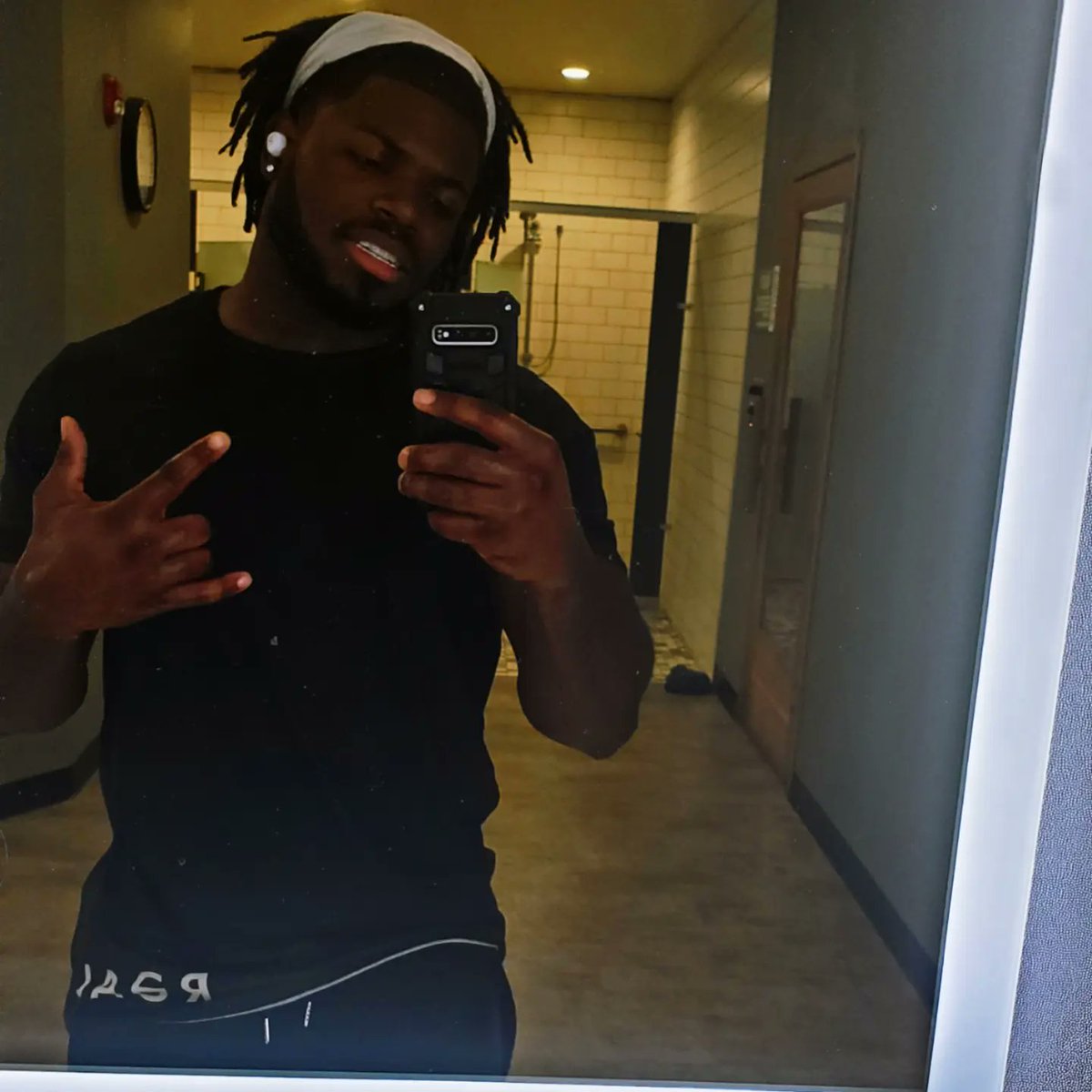 J_TheSchwa's tweet photo. "Design my own clothes, I ain't keepin' up with trends."
TRYNA WIN OUT THANKSGIVING NIGHT! 🦃
#TRYNAWIN #Hiphop #hiphopmusic #billboard #hotnewhiphop #ChristianRap #ChristianHiphop #Christian #Chh #rap #Christianrapper #BestChristianRap #ChristianSongs #OriginalMusic #original https://t.co/DdYzWcCSWW