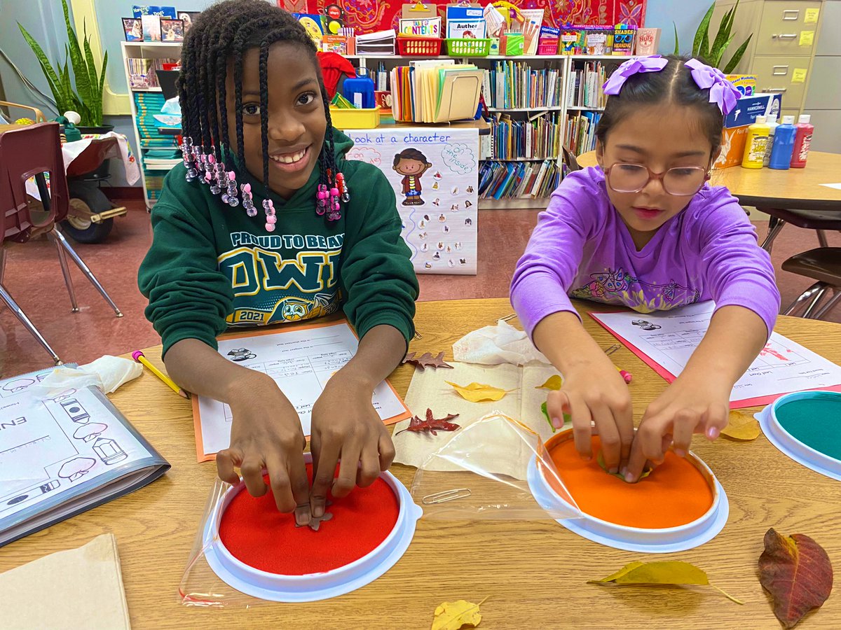 Leaf Exploration🍁 After reading books about fall leaves, we gathered our own and compared their size, shape, and color. We then recorded this information into a data table and used our leaves to make leaf prints with ink pads! #HowellENL #happeningathowell <a href="/HowellRoadVS13/">Howell Road Elementary School</a>