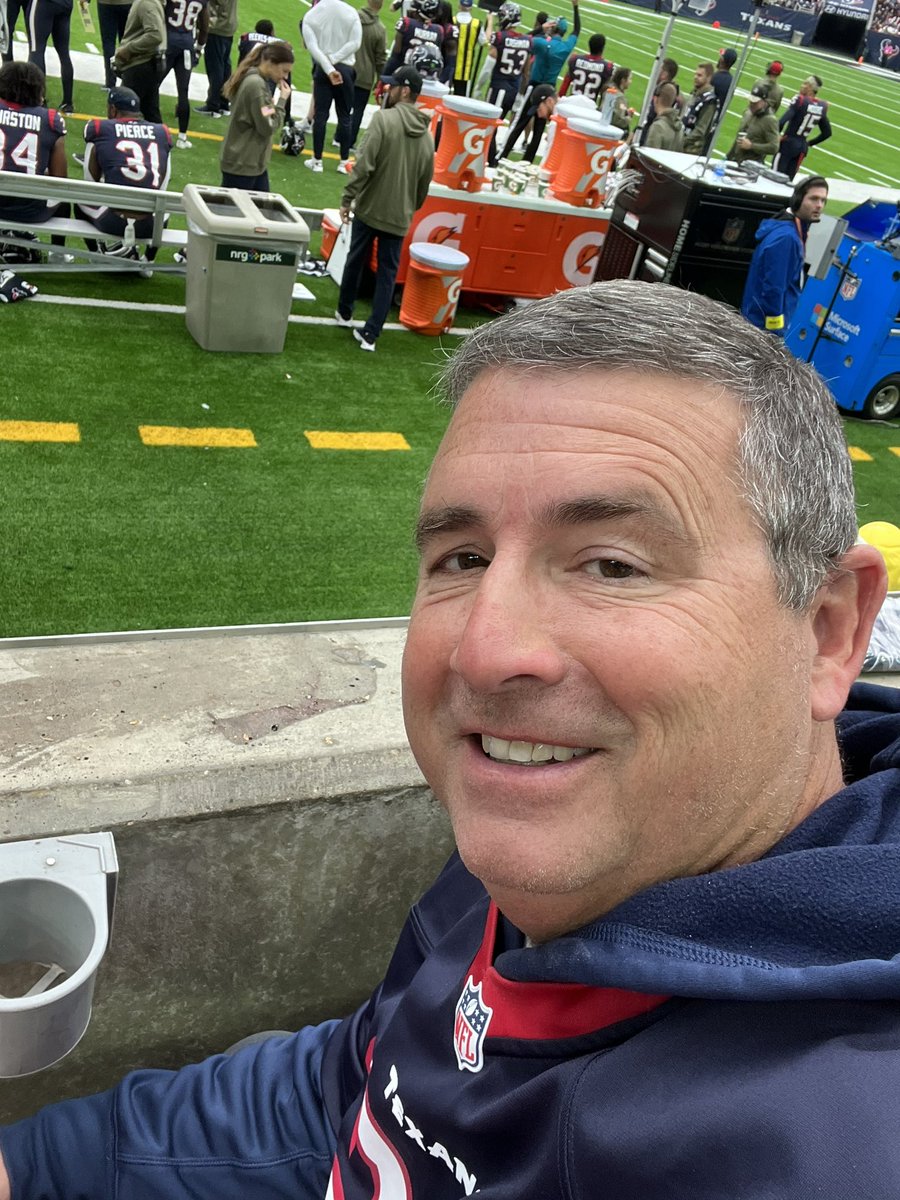 Rgraves04's tweet photo. Rough outing for the #Texans today, but always a great day when I get to hang out with @katiegravess and Matthew. #WeAreTexans #MustBeInTheFrontRow https://t.co/BpvKgo0mt7