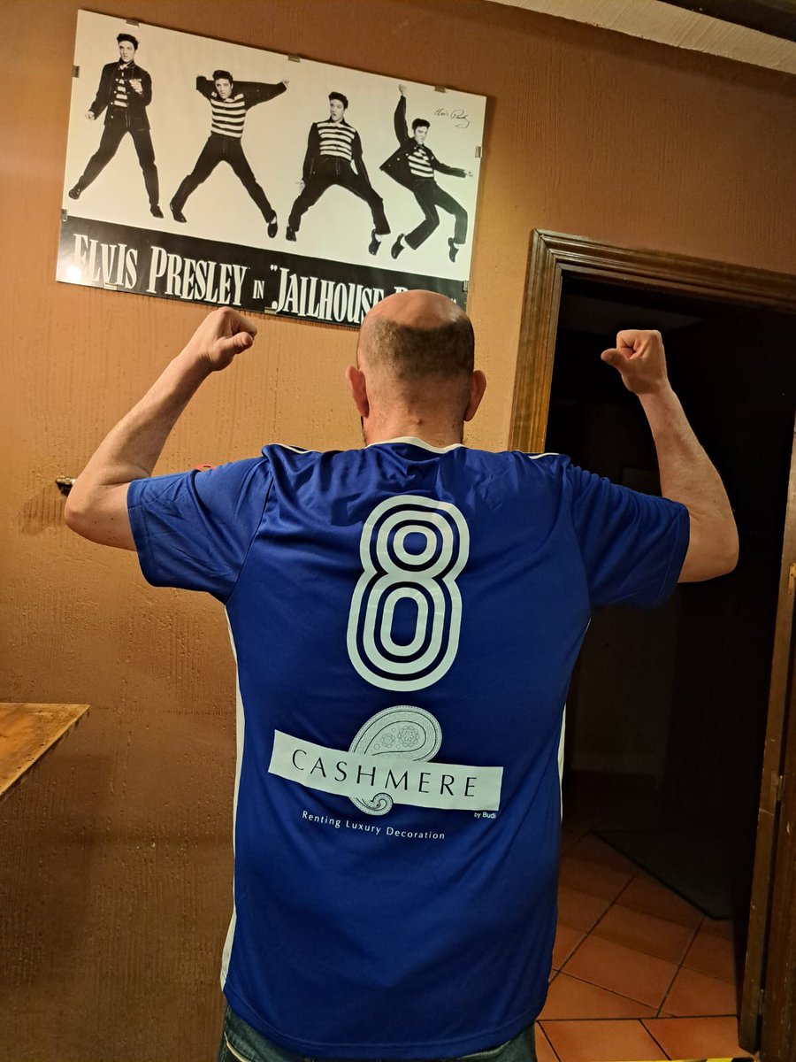 VESTIR EL AZUL DE TU BANDERA DE ORGULLO ME LLENA SIN IGUAL. 
VALDE PURO SENTIMIENTO