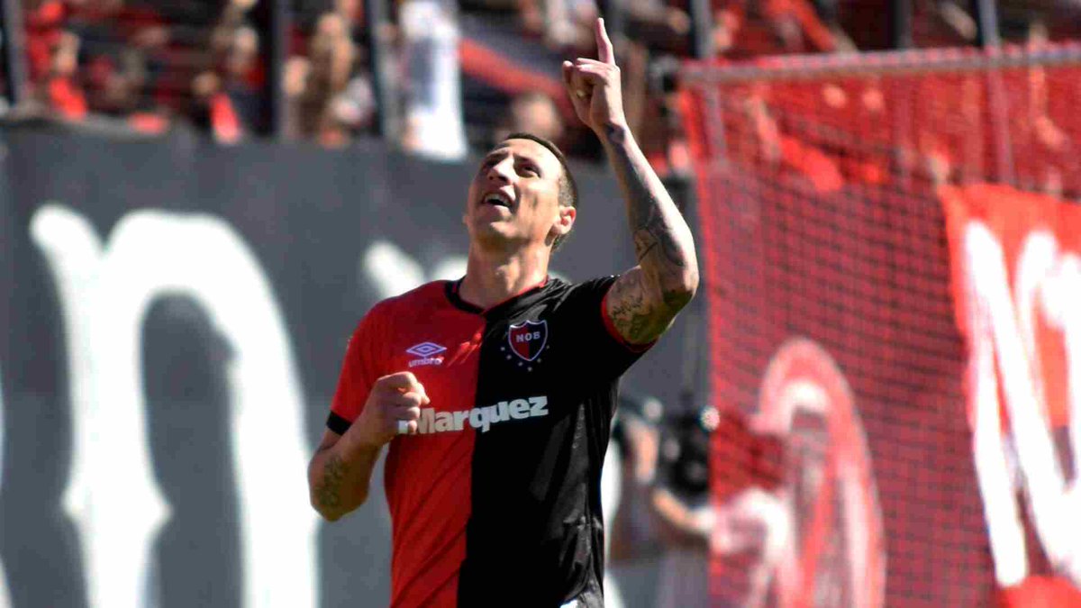 Alcontraataque_'s tweet photo. EL PRIMER REFUERZO

✅ | OFICIAL: @clublanus ficha a Cristian Lema.

📝 | El defensa 🇦🇷 llega libre tras no renovar con @Newells y firma hasta diciembre de 2024.

➡️ | El jugador de 32 años destacó en @Belgrano, donde en 120 partidos hizo 16 goles y 5 asistencias. https://t.co/QeQkhofkqV