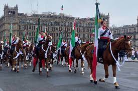 #RevoluciónMexicana #Aniversario
Horario, Rutas y cierres viales por el desfile del 112 Aniversario de la Revolución Mexicana en CDMX
<a href="/LaSEMOVI/">Secretaría de Movilidad CDMX</a> 
ow.ly/PUOw50LJ5JC