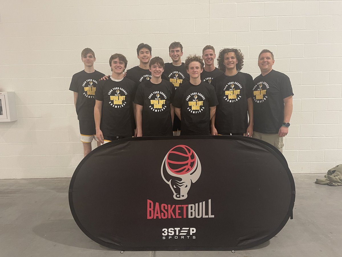 BasketBullhoops's tweet photo. .@SwarmNewEngland taking home the 11th grade title. Congrats #jrhoophall https://t.co/6lokfVlHOI