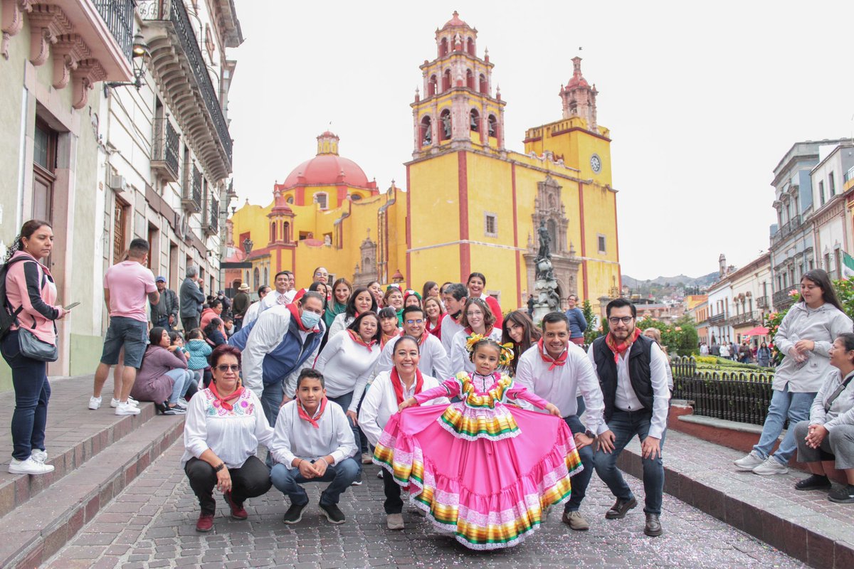 MarthaDelgadoZ's tweet photo. Con motivo de la Conmemoración del Aniversario de la Revolución Mexicana, la Secretaría del H. Ayuntamiento, participamos en el tradicional Desfile del 20 de noviembre, recorriendo las calles de nuestra ciudad Capital. https://t.co/abs7eBgqQD