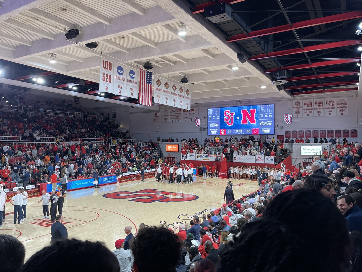 JohnADiffley's tweet photo. Great week @StJohnsU 6 days … 6 straight home events… 6 Wins !!  @StJohnsBBall @StJohnsWBB @StJohnsVB … thank you facilities ops, event staff, marketing, communications, ticketing, Dance, Cheer and Band!!!! https://t.co/B5hxVxvV2U
