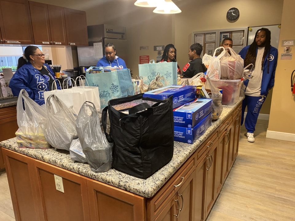 Today, We are blessed to join NPHC in donating to the Ronald McDonald House. 
Thank you for all you do @rmhportland 

#sigmagammarho #nphc #sgrho #Tampapoodles #greaterservicegreaterprogress 