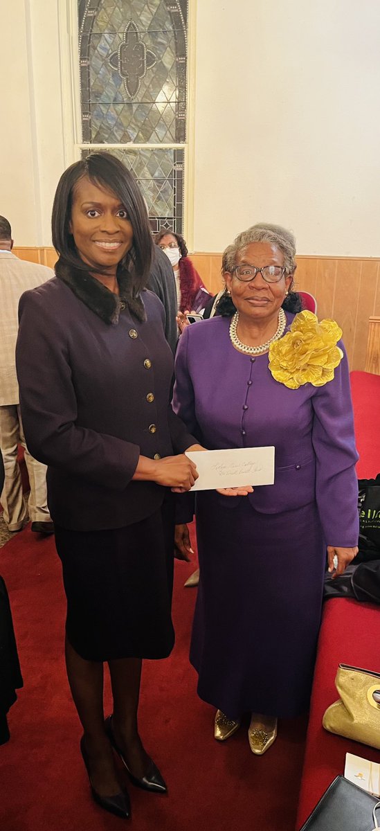 Thank you to the Memphis Baptist Congress of Christian Education and LOC alum, President Hamilton for the $25,000.00 donation to LOC.  The Congress’ longtime support of LOC is much appreciated!💜💛