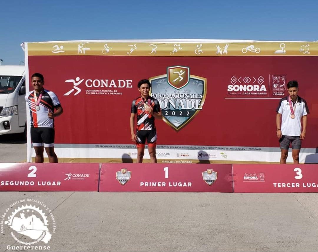 planbgro's tweet photo. #Guerrero | El ciclista y estudiante de #Ayotzinapa, Martín Flores Dircio, logró una medalla de plata este domingo en la prueba de 80 Km en los Paranacionales #Conade2022, con la que sumó 2 preseas para la entidad. El sábado logró la medalla de bronce en la prueba contra reloj. https://t.co/knyjIfputG