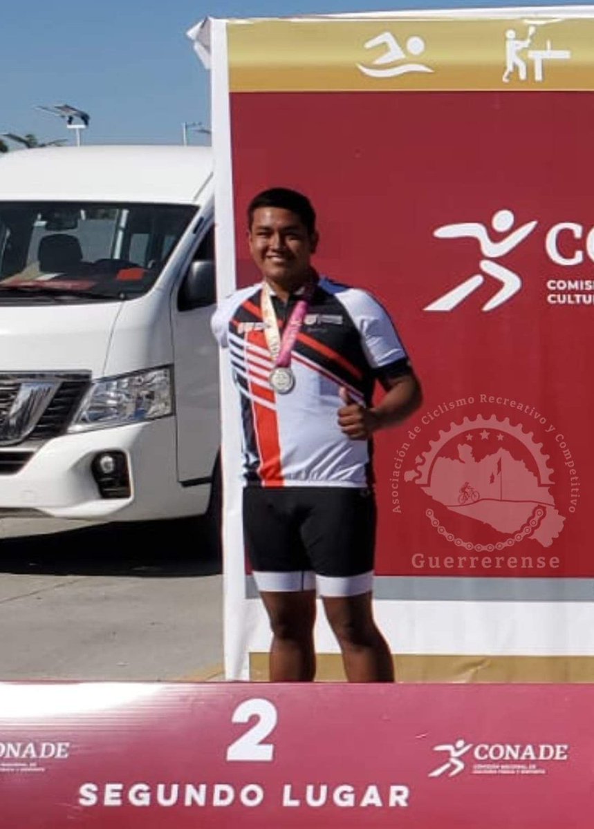 planbgro's tweet photo. #Guerrero | El ciclista y estudiante de #Ayotzinapa, Martín Flores Dircio, logró una medalla de plata este domingo en la prueba de 80 Km en los Paranacionales #Conade2022, con la que sumó 2 preseas para la entidad. El sábado logró la medalla de bronce en la prueba contra reloj. https://t.co/knyjIfputG
