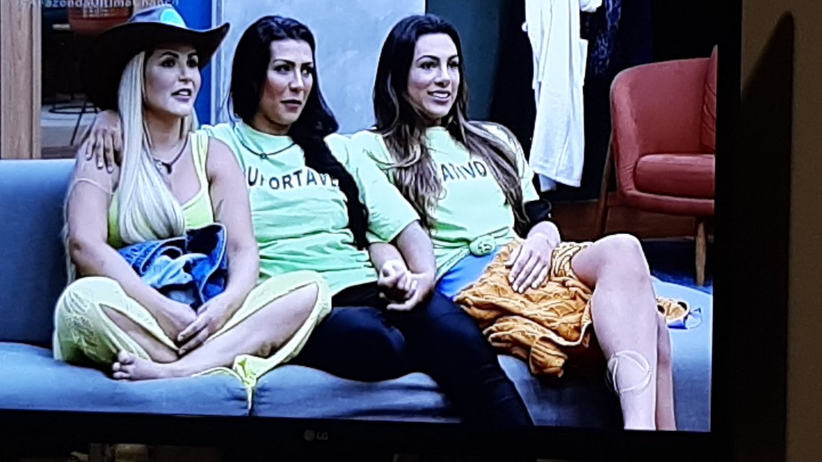 TheBlissHub's tweet image. um bando de pessoas maquiavelicas , ninguem se poe contra a Deolixo, tudo que ela faz concorda, 🧟🧟‍♀️🧟‍♀️🧟‍♀️
#AFazendaUltimaChance #afazanda14