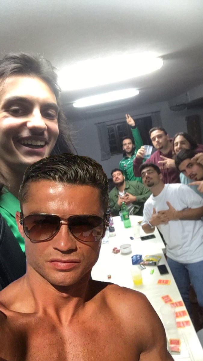 pashovao's tweet photo. Sempre que o Cristiano vem a Guidões, a seleção ganha algo 
#Portugal https://t.co/yXWjr0G9gt