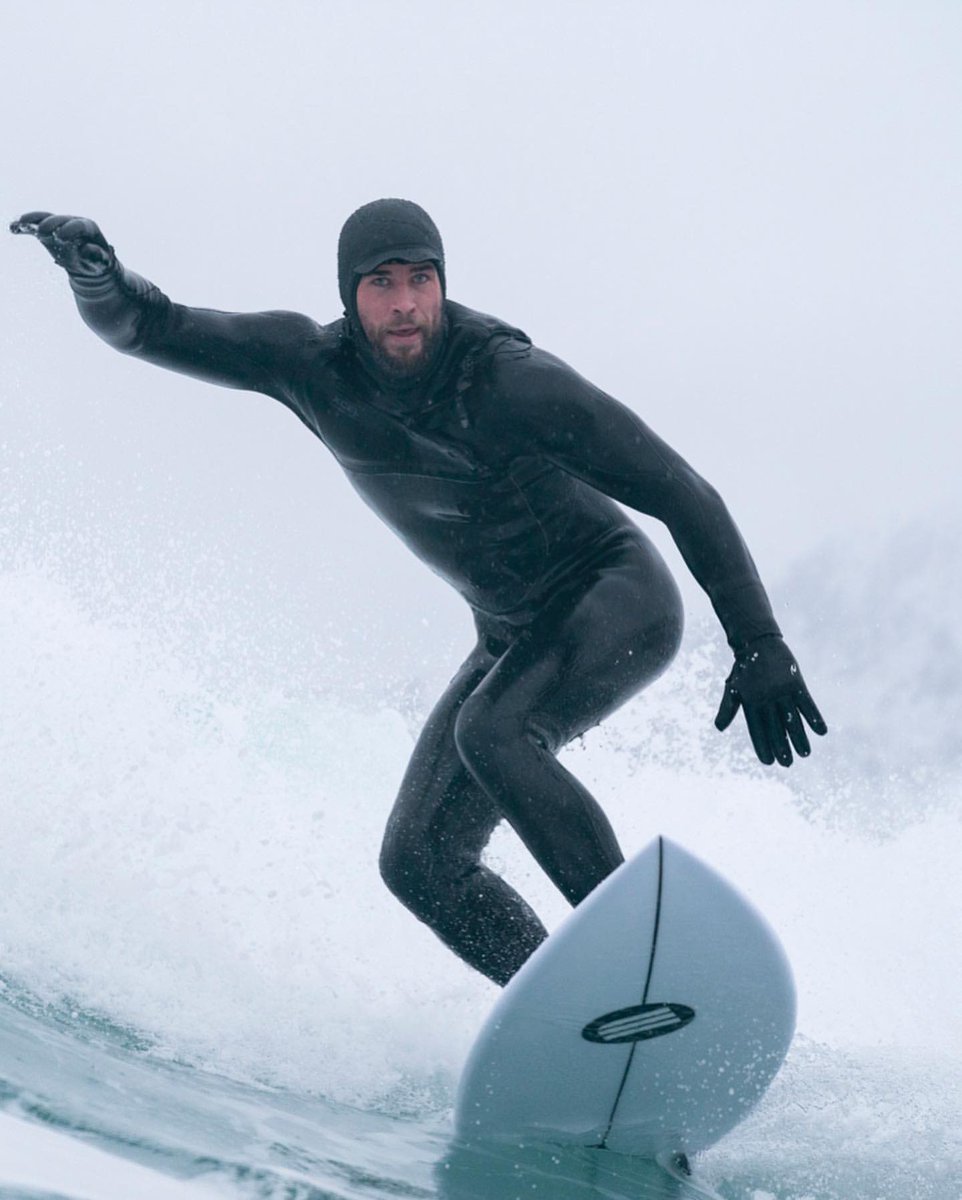 New BTS photos of @LiamHemsworth for Limitless episode “Shock” taken by photographer Craig Parry. 

#LimitlessWithChrisHemsworth