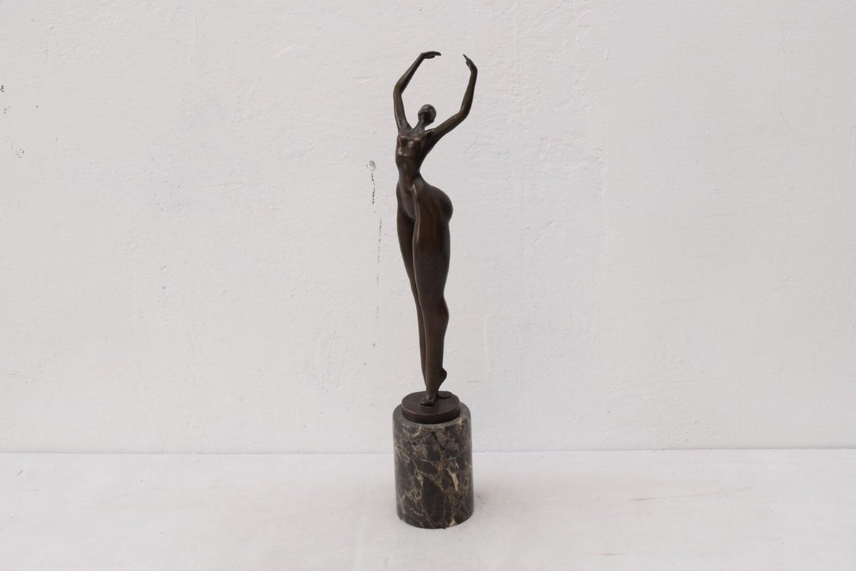 Sparsh09380363's tweet photo. Modernist Female Dancer Bronze Statue on Marble Base Abstract Art Deco Figurine Sculpture Gift Idea for  Garden
 #Figurine #art #Modernist #base #Bronze #Marble #GiftIdea #Female #Sculpture #Abstract #Statue #Dancer #deco #DekorStyle #EtsySeller

👉https://t.co/Kn8CRr3Ey1 https://t.co/sfYQjlI6Sp