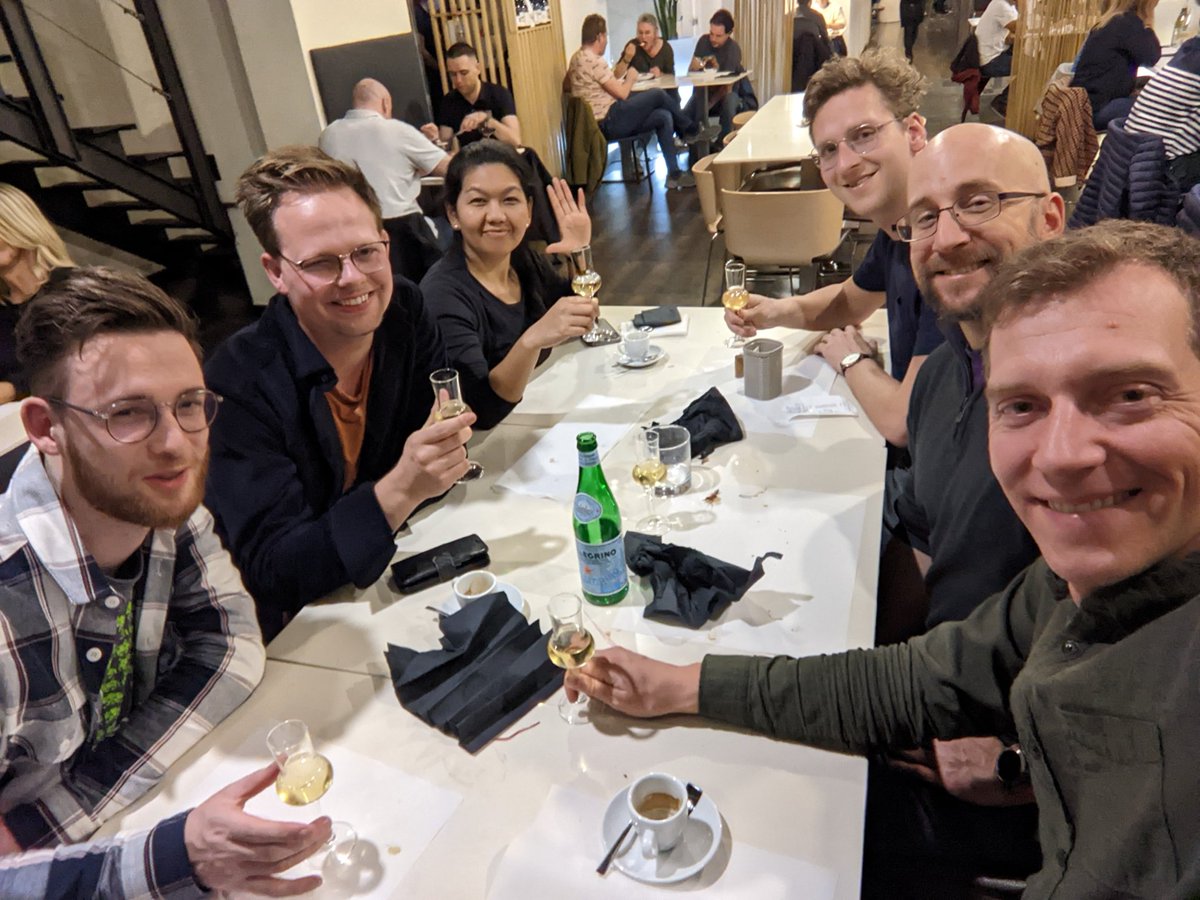 Matt_T_Mayer's tweet photo. Pre-conference dinner in Valencia! @NArtrith @wardvanderstam @TilleyLab @RuiterJim @nanoGe_Conf #INTERECT22 https://t.co/4T1NbSHED4