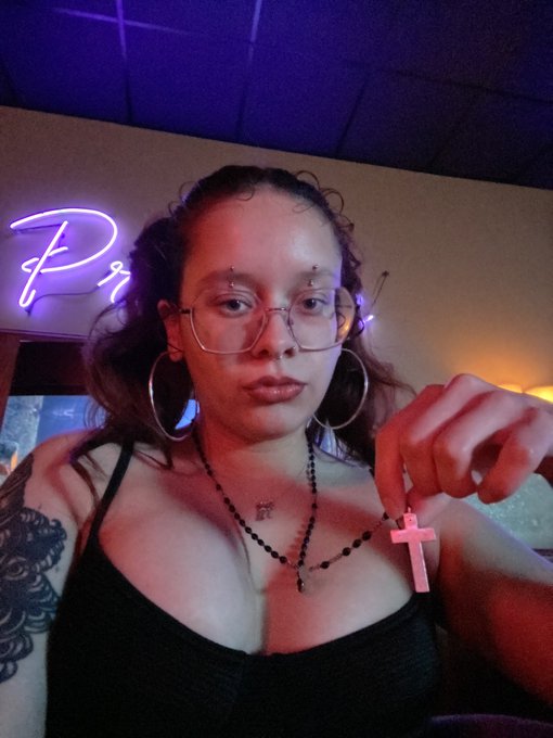 Swipe to see me and my favorite Custy ever (we both love true crime) https://t.co/d7d8r4Qtoe