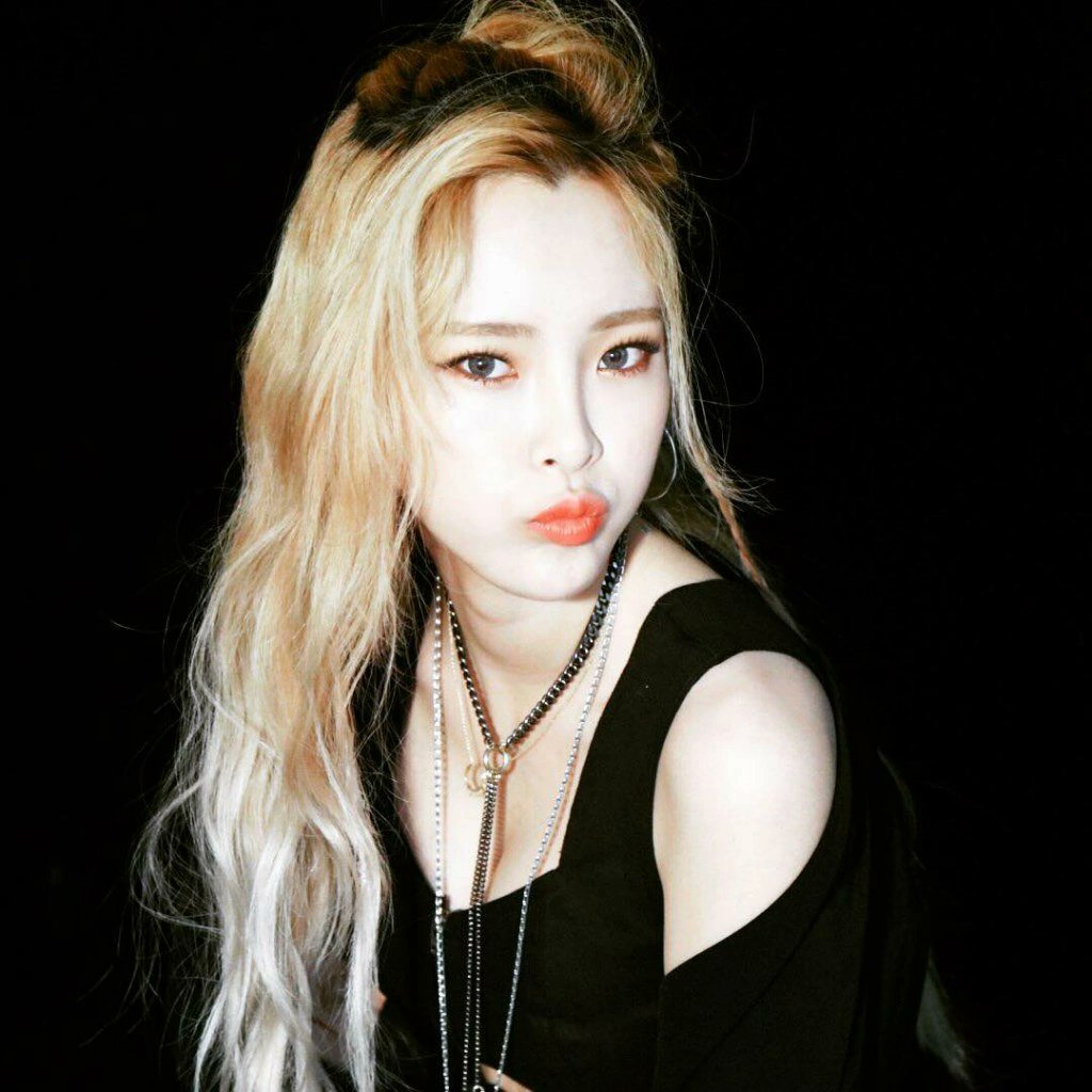 lottiesite's tweet photo. ⠀​⠀·   ⟢͇̂ #𝕒𝚗𝚍·𝐉𝗎𝗅𝗒  ★  {  𝕟𝕠𝕨 𝚋𝚊𝚌𝚔 }𝓛𝚘𝚝𝚝𝚒𝚎 @ 𝐄vent ◯#𝚋lood𖤐𝑓estival !

Un pajarito me contó que hoy era el #𝒅๑rk·𝑐ār𝕟ivāl🪩, así que tocó desempolvar mis ropas más lindas para chiflarle al más guapo del condado aka kiki ¡Felicidades! https://t.co/6uqjyL2c1U