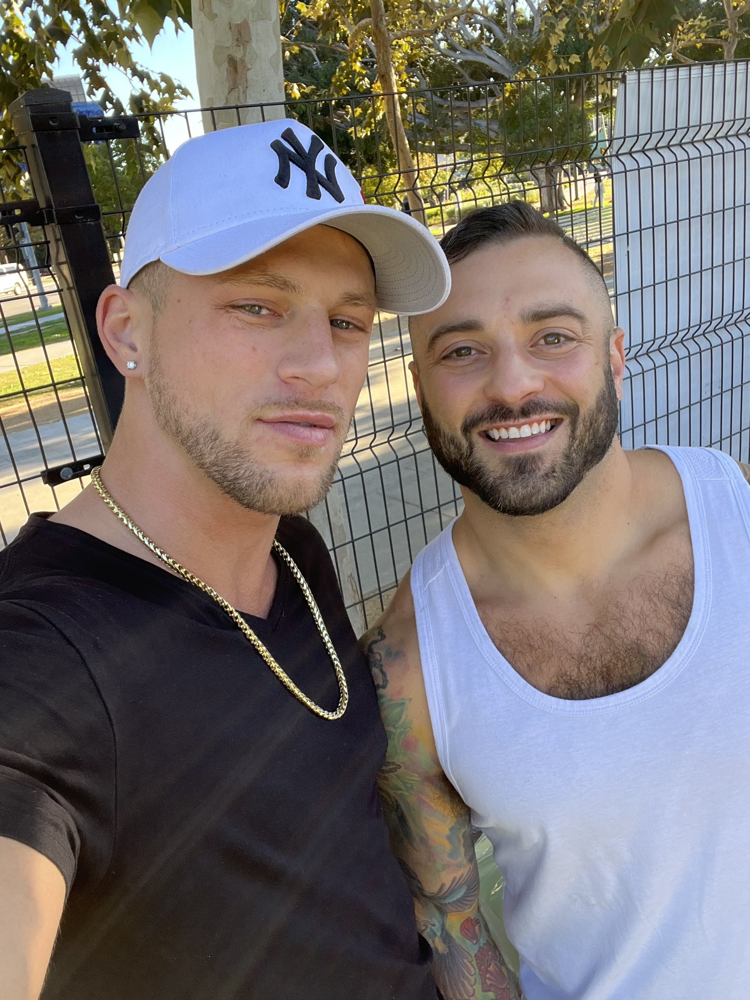 tw-pornstars-romantodd-llc-twitter-look-who-i-ran-into-while-out