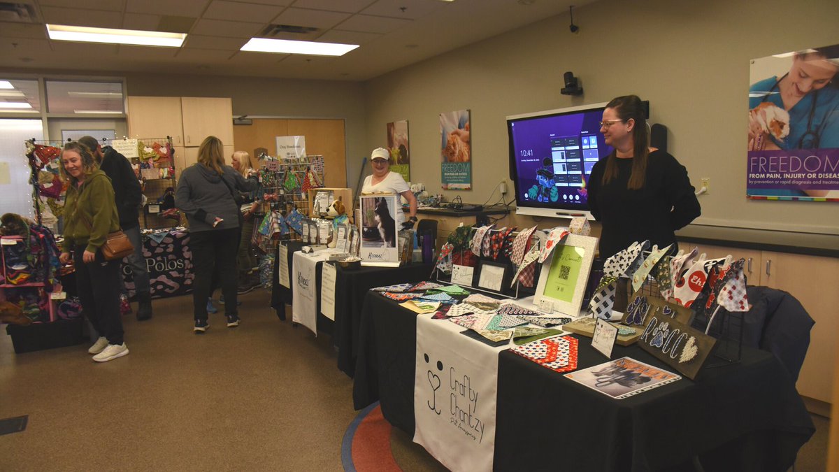 EdmontonHumane's tweet photo. We had a PAWsome time with our partners from @CityofEdmonton Animal Care & Control Centre at the #MADEforPETS Holiday market today!
Thank you to all of the local vendors, people & pets who joined us - and our volunteers who helped make today possible! π€πΎ https://t.co/gKCfpjtTcT