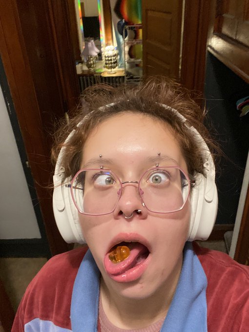 3rd pic is ur reminder to take ur gummy vitamins DUH https://t.co/xhWCIKiTcN