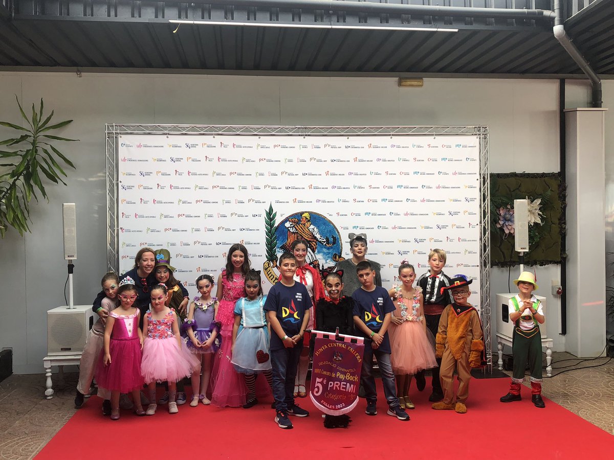 duquedegaeta's tweet photo. ¡5º premio para el “DUC de playback infantil” en la categoría B!
Enhorabuena chicos, a vosotros y a todos los que lo habéis hecho posible ✨❤️ @JCF_Valencia #playbacks23 #fallas23 #falladelduc https://t.co/oid8iBSEm0